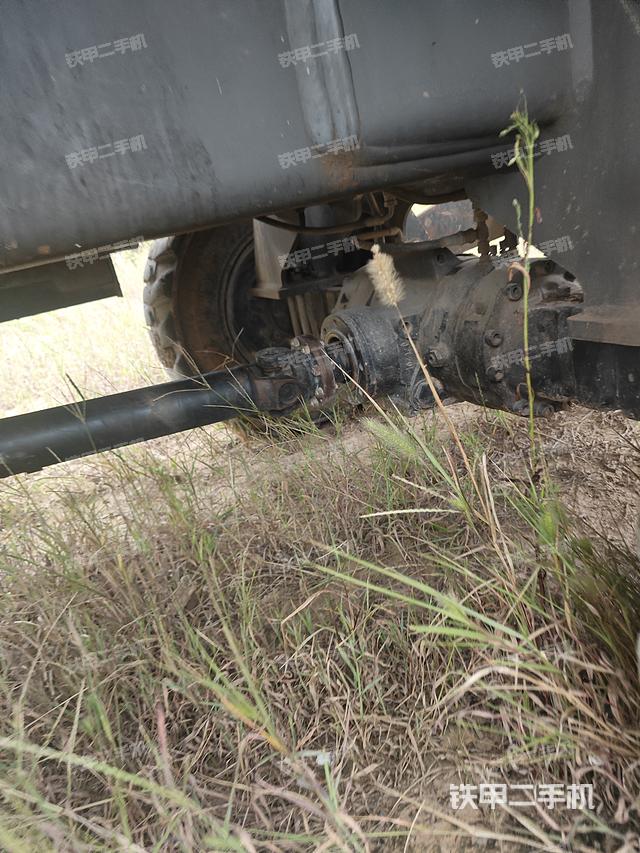 回转马达和主控阀（整机外观）