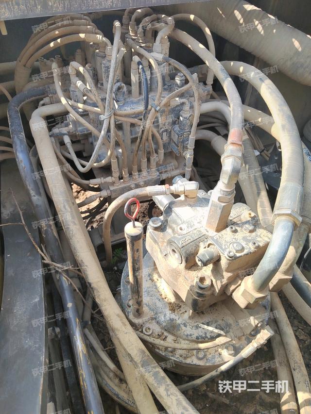 回转马达和主控阀（整机外观）