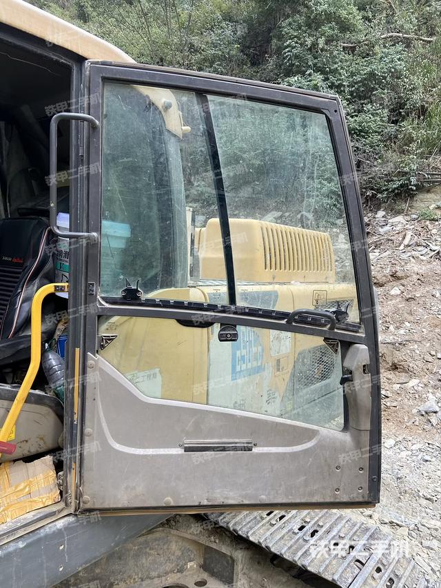 駕駛室左前45度（駕駛室部分）