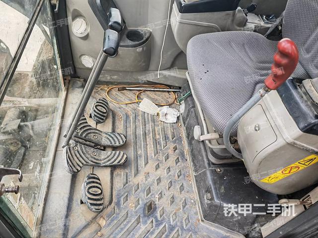 駕駛室整體（整機外觀）