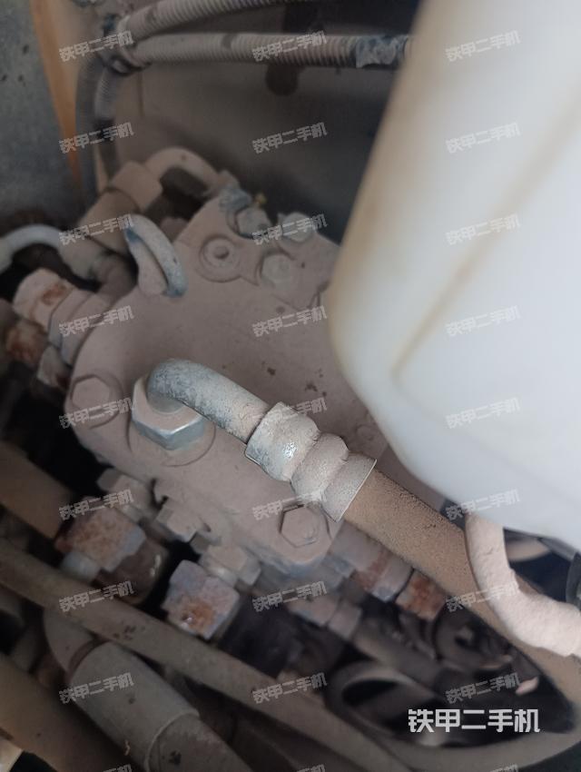 回转马达和主控阀（整机外观）