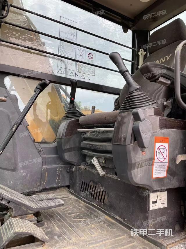 驾驶室整体（整机外观）