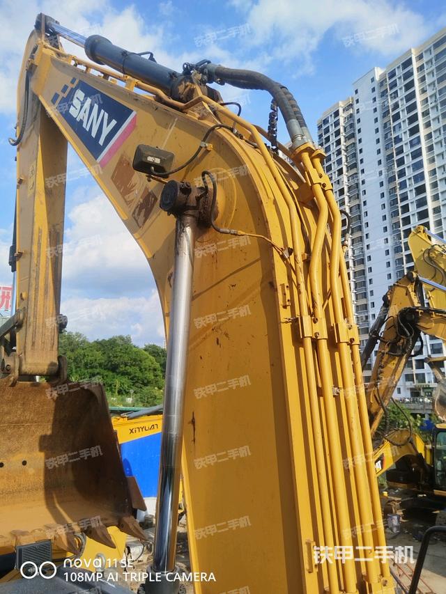 大臂背部俯视（工作和回转装置）