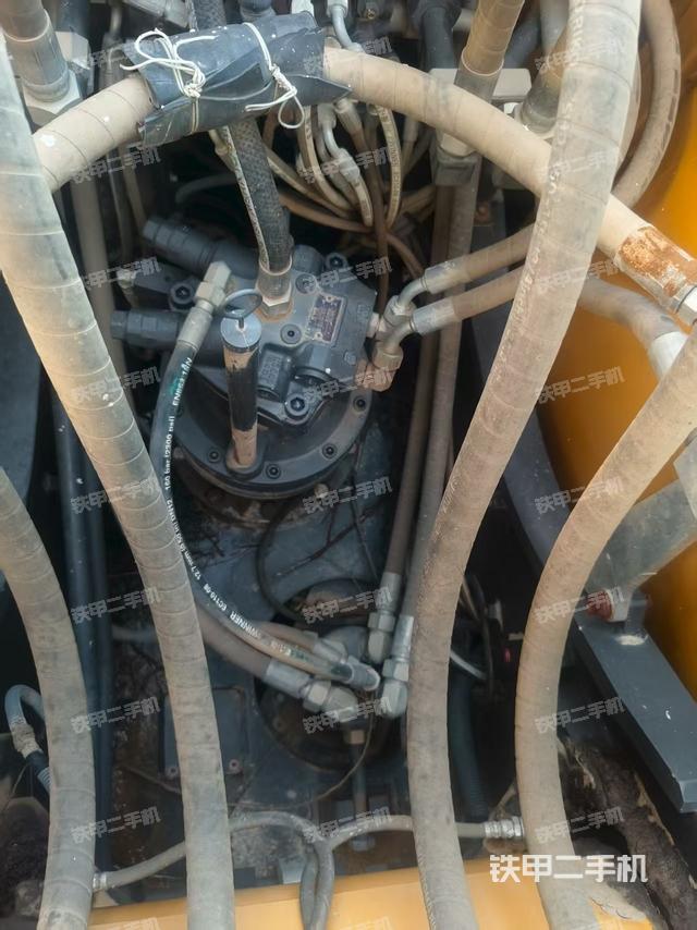 回轉(zhuǎn)馬達(dá)和主控閥（整機(jī)外觀）