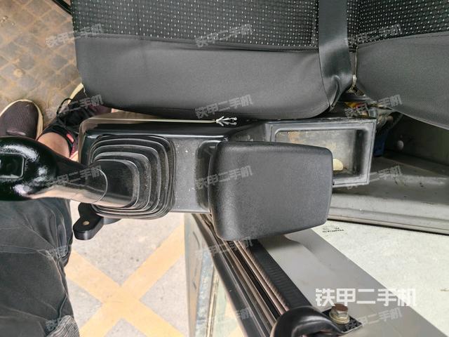 座椅左侧控制台/音响/含左手柄（驾驶室部分）