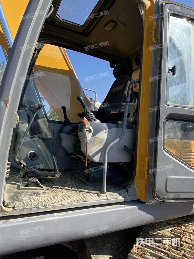 驾驶室整体（整机外观）