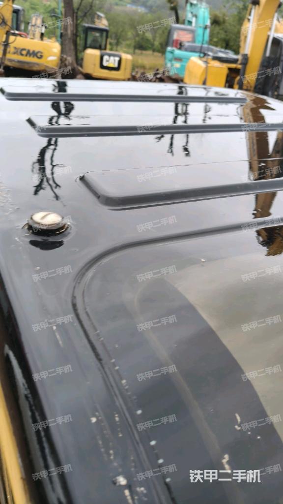 駕駛室頂部（整機外觀）