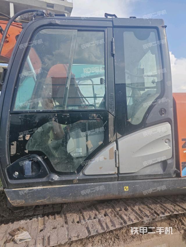 駕駛室左前45度（駕駛室部分）