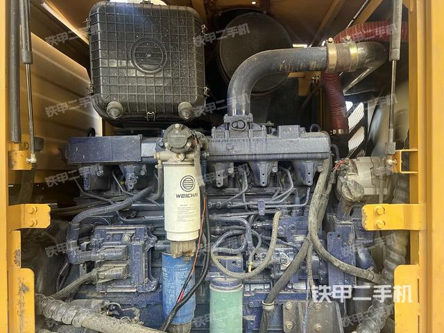 发动机左侧（整机外观及大件）