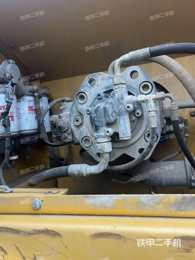 液壓泵斜45?左（大件艙室）