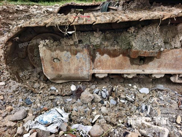 左驅(qū)動(dòng)輪（行走機(jī)構(gòu)）