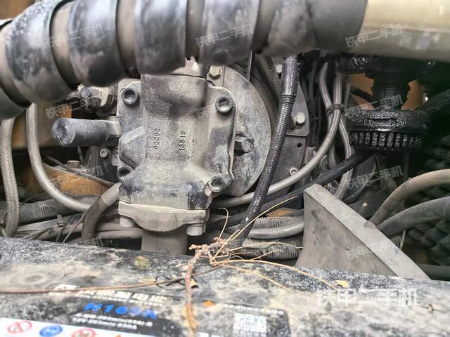 液压泵舱室正面整体（整机外观）