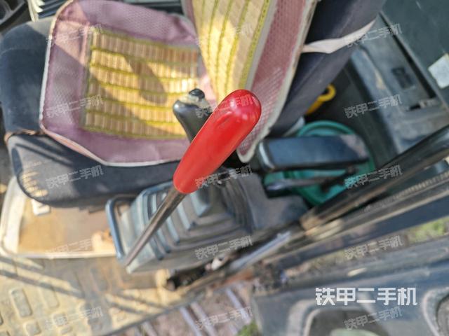 座椅左側(cè)控制臺/音響/含左手柄（駕駛室部分）