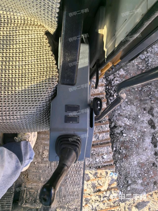 座椅左側(cè)控制臺(tái)/音響/含左手柄（駕駛室部分）