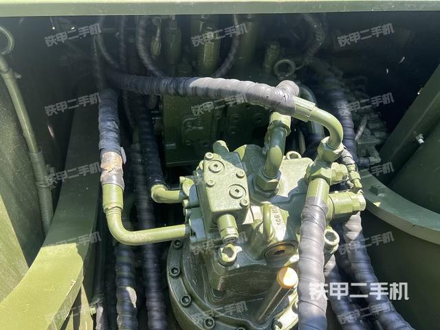 回轉(zhuǎn)馬達(dá)和主控閥（整機(jī)外觀）