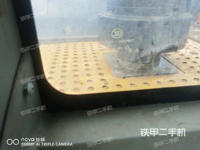 后窗玻璃角标（驾驶室部分）