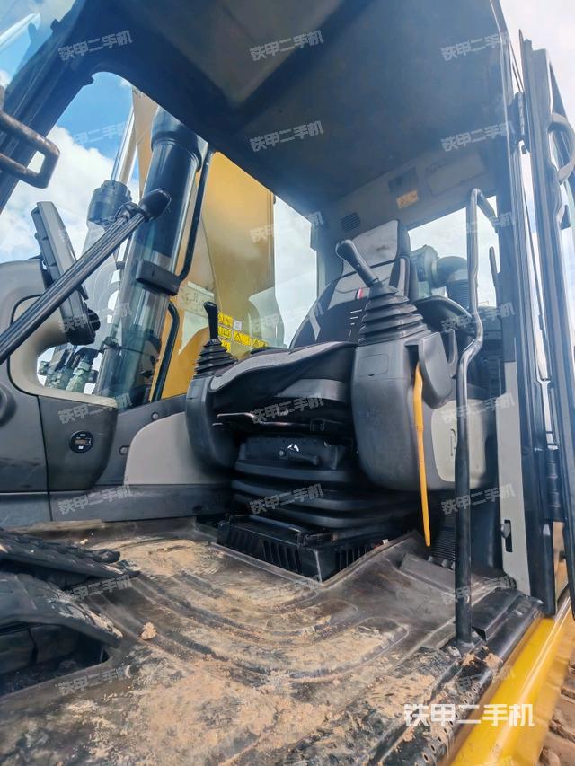 駕駛室整體（整機(jī)外觀）