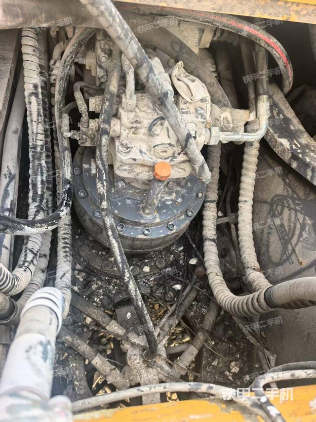 回转马达和主控阀（整机外观）