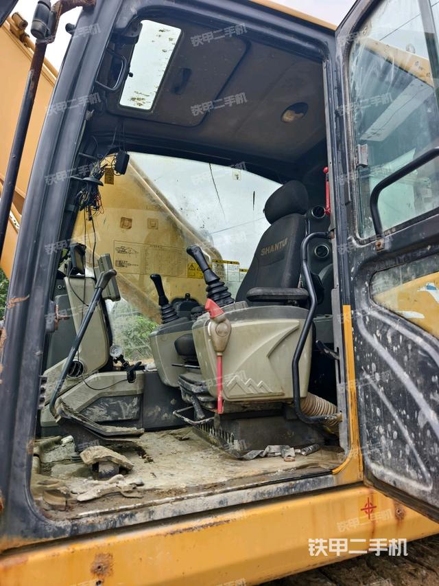 駕駛室正側(cè)（駕駛室部分）