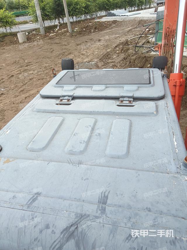 驾驶室顶部（整机外观）