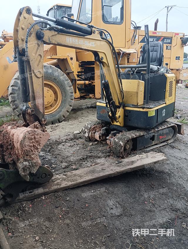 駕駛室整體（整機外觀）