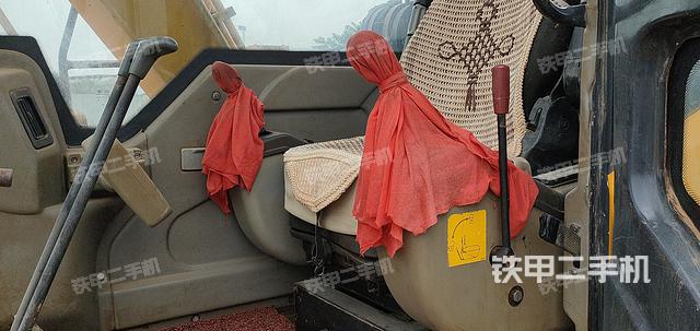 駕駛室整體(整機外觀) 駕駛室整體(整機外觀)