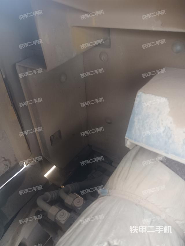 液壓泵艙室正面整體（整機(jī)外觀）