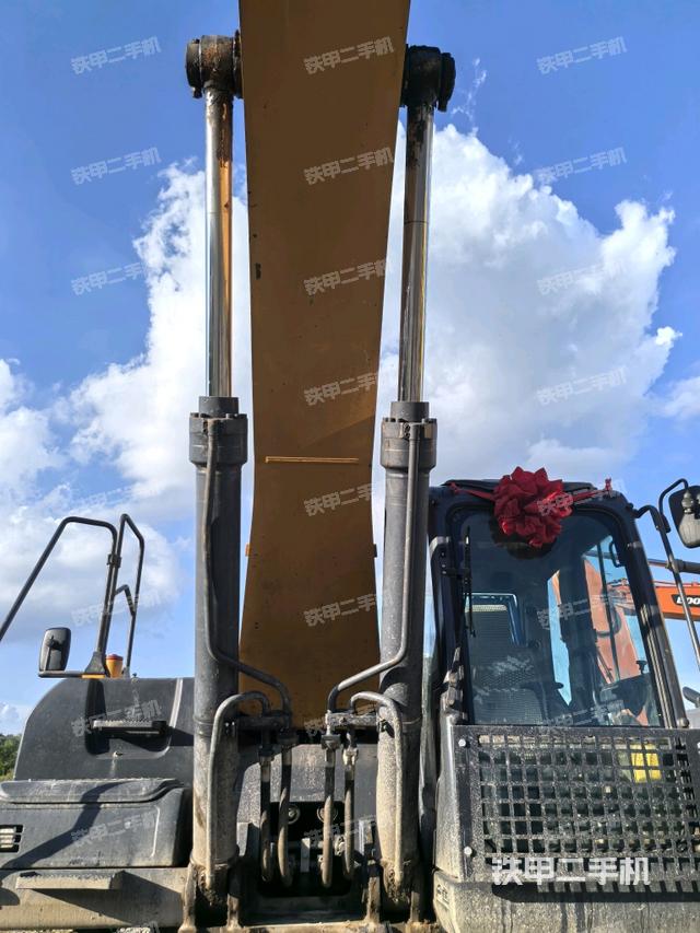 大臂油缸整體?豎拍（工作和回轉(zhuǎn)裝置）