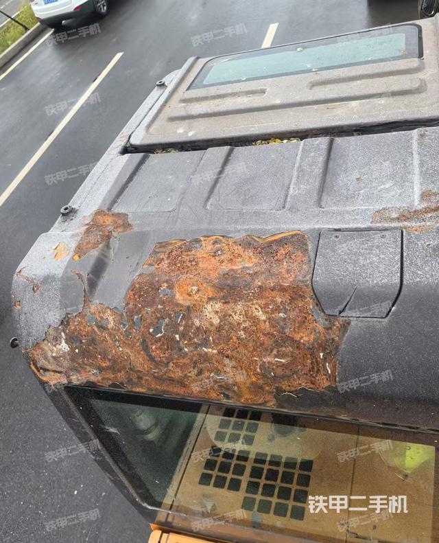 驾驶室顶部（整机外观）