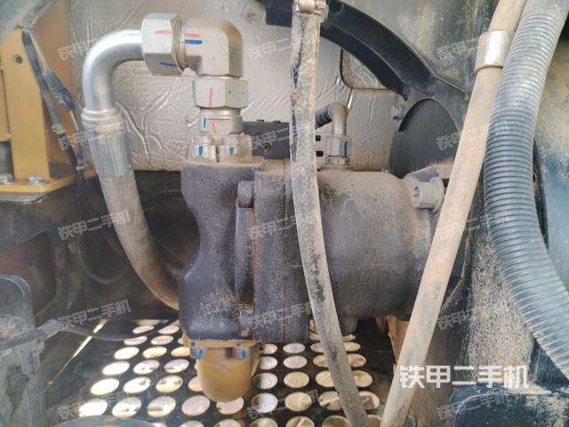液壓泵艙室正面整體(整機(jī)外觀) 液壓泵艙室正面整體(整機(jī)外觀)