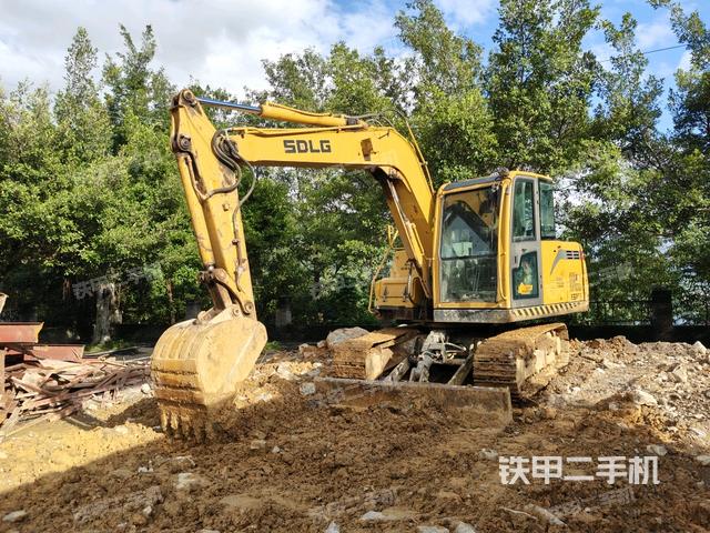 山東臨工E675F挖掘機(jī)