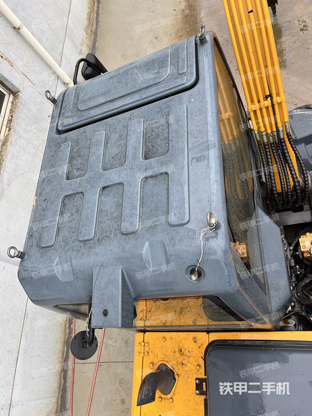 驾驶室顶部（整机外观）