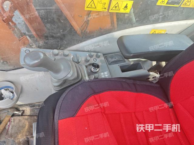 座椅右側(cè)控制臺/鑰匙門/油門/含右手柄（駕駛室部分）