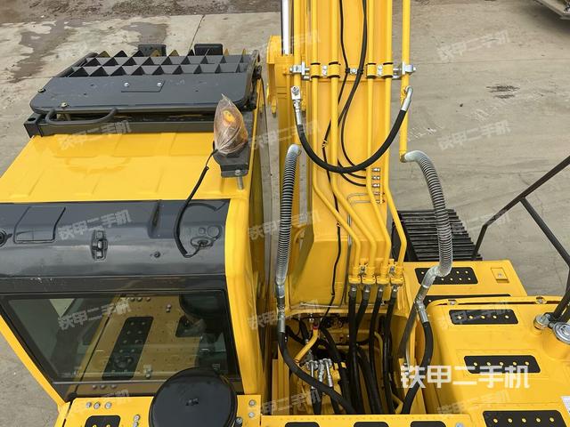 驾驶室顶部（整机外观）