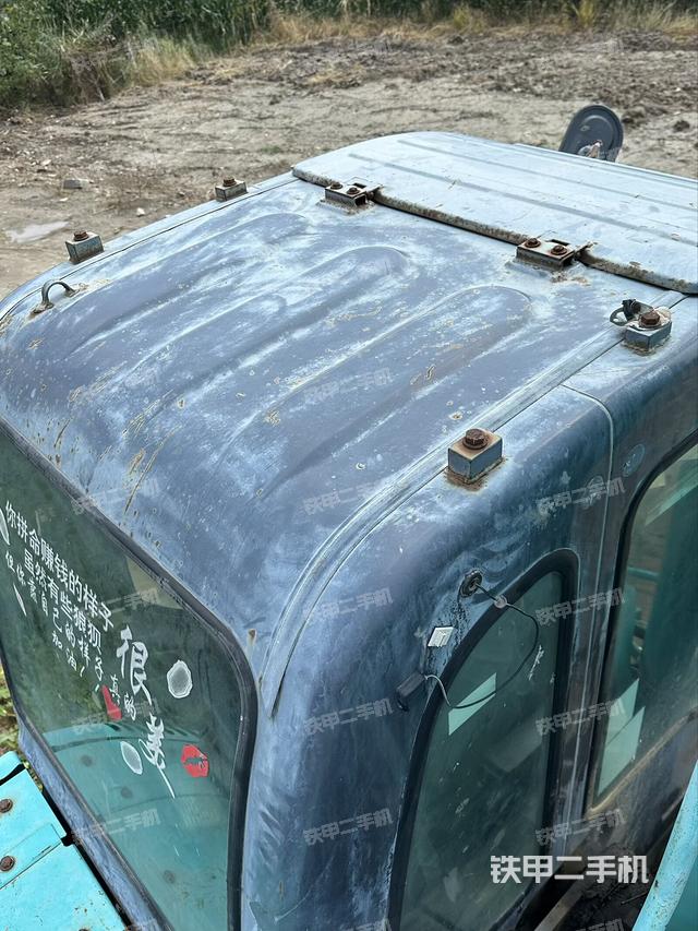 驾驶室顶部（整机外观）