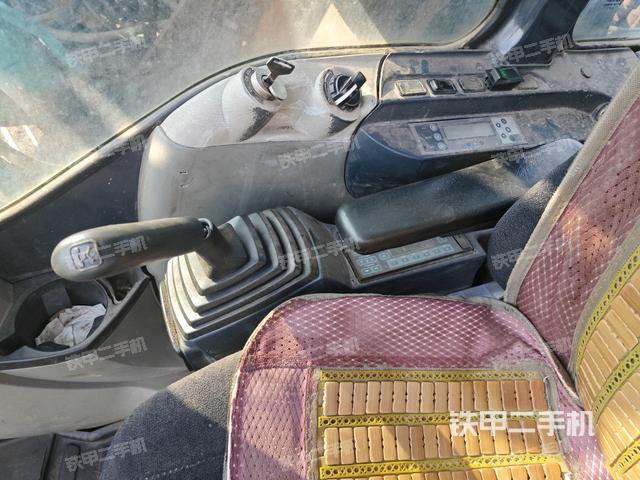 座椅右側(cè)控制臺/鑰匙門/油門/含右手柄（駕駛室部分）