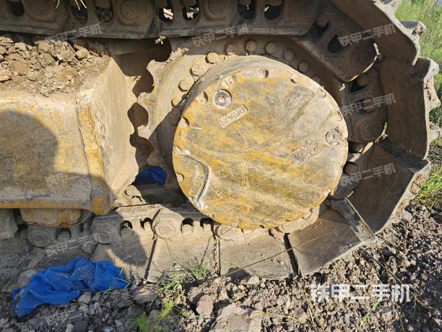 左驅(qū)動輪（行走機構(gòu)）