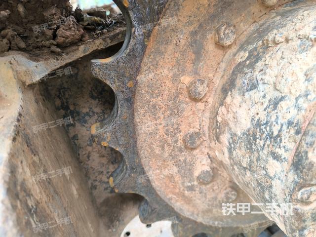 左側行走馬達蓋板（行走機構）