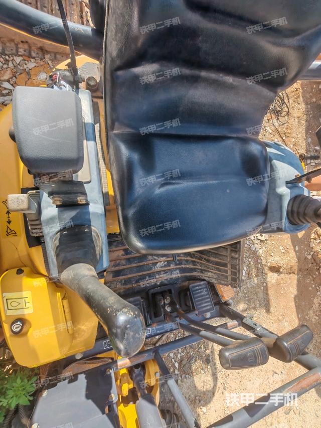 驾驶室顶部（整机外观）