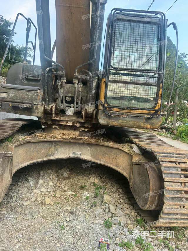 驾驶室顶部（整机外观）