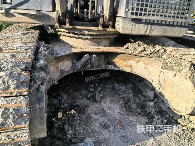 轉(zhuǎn)盤和下車架正前（工作和回轉(zhuǎn)裝置）