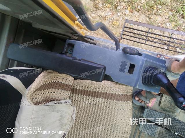 座椅右侧控制台/钥匙门/油门/含右手柄（驾驶室部分）