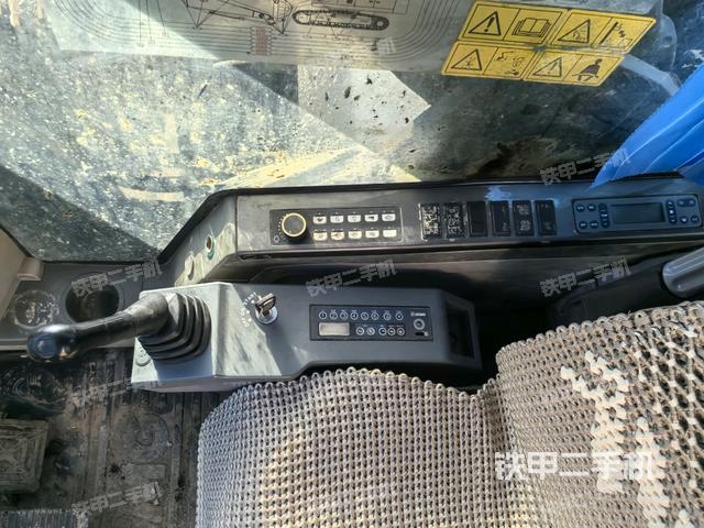 座椅右側(cè)控制臺(tái)/鑰匙門/油門/含右手柄（駕駛室部分）