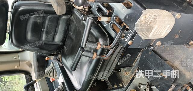 驾驶室操作台（设备外观及核心部件）