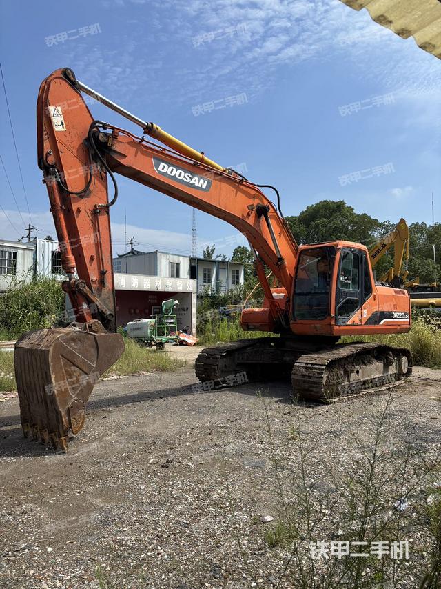 斗山DH220LC-7挖掘机