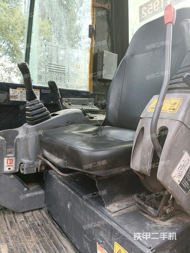 驾驶室整体（整机外观）