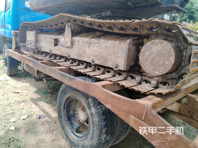 單側(cè)履帶整體(整機(jī)外觀) 單側(cè)履帶整體(整機(jī)外觀)
