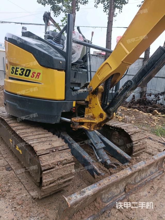 驾驶室整体（整机外观）