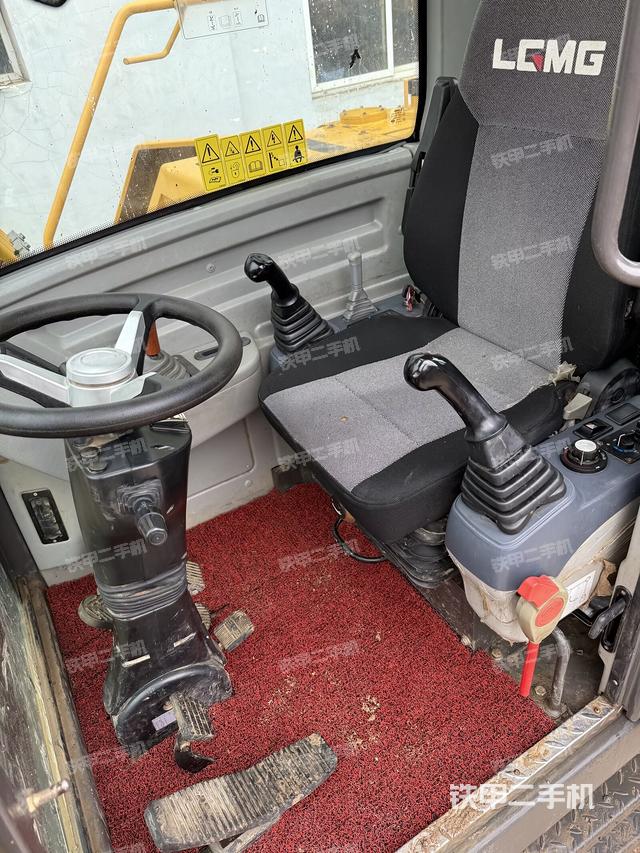 驾驶室整体（整机外观）