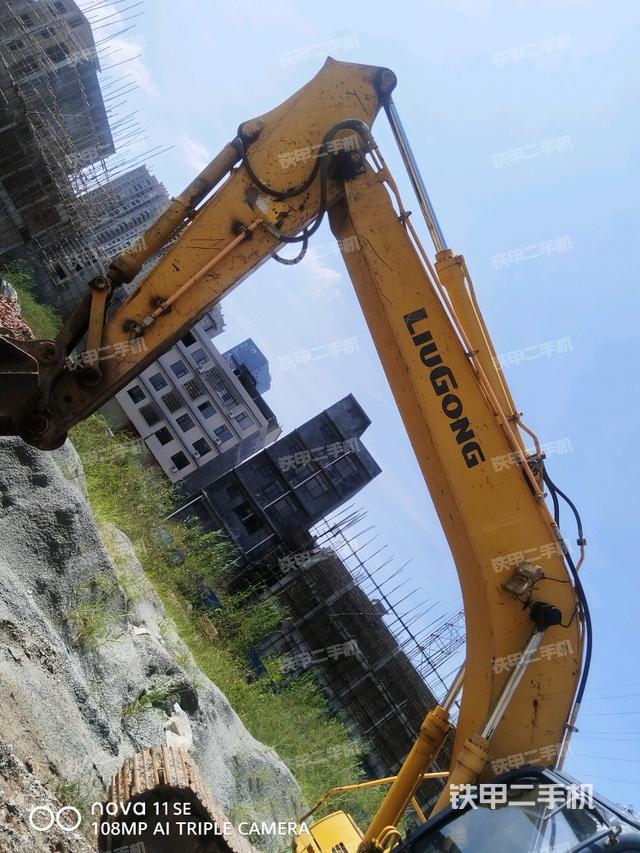 大臂整体 右侧（工作和回转装置）